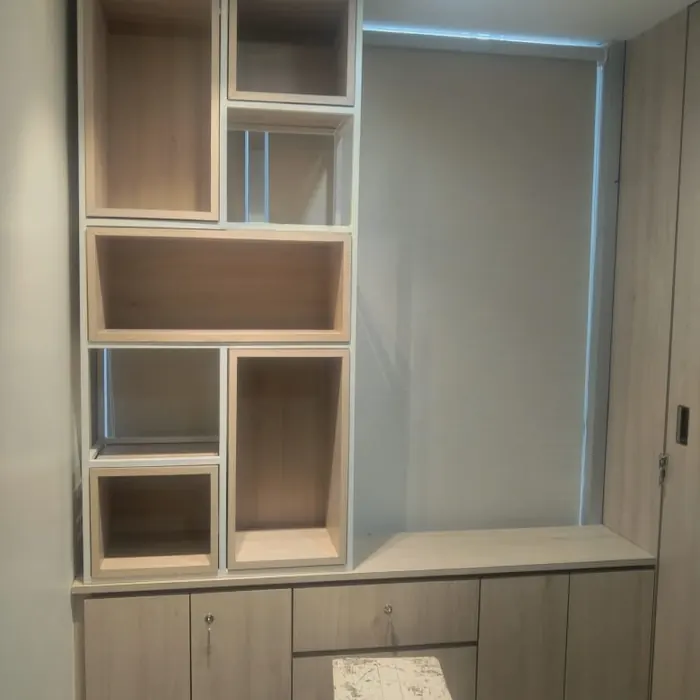 Built-in panelled wall unit with open shelving